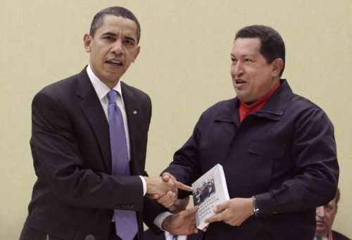 El día que Chávez le regaló un libro a Obama