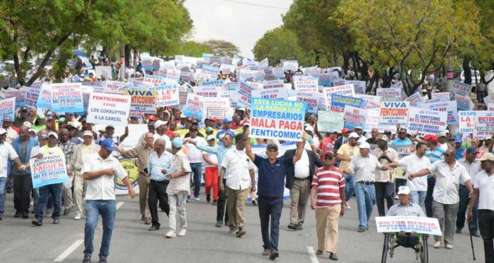 Constructores marcharon en Dominicana para rechazar reforma de ley