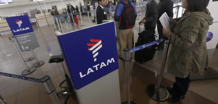 Tripulantes de cabina de Latam confirman huelga a partir del próximo martes