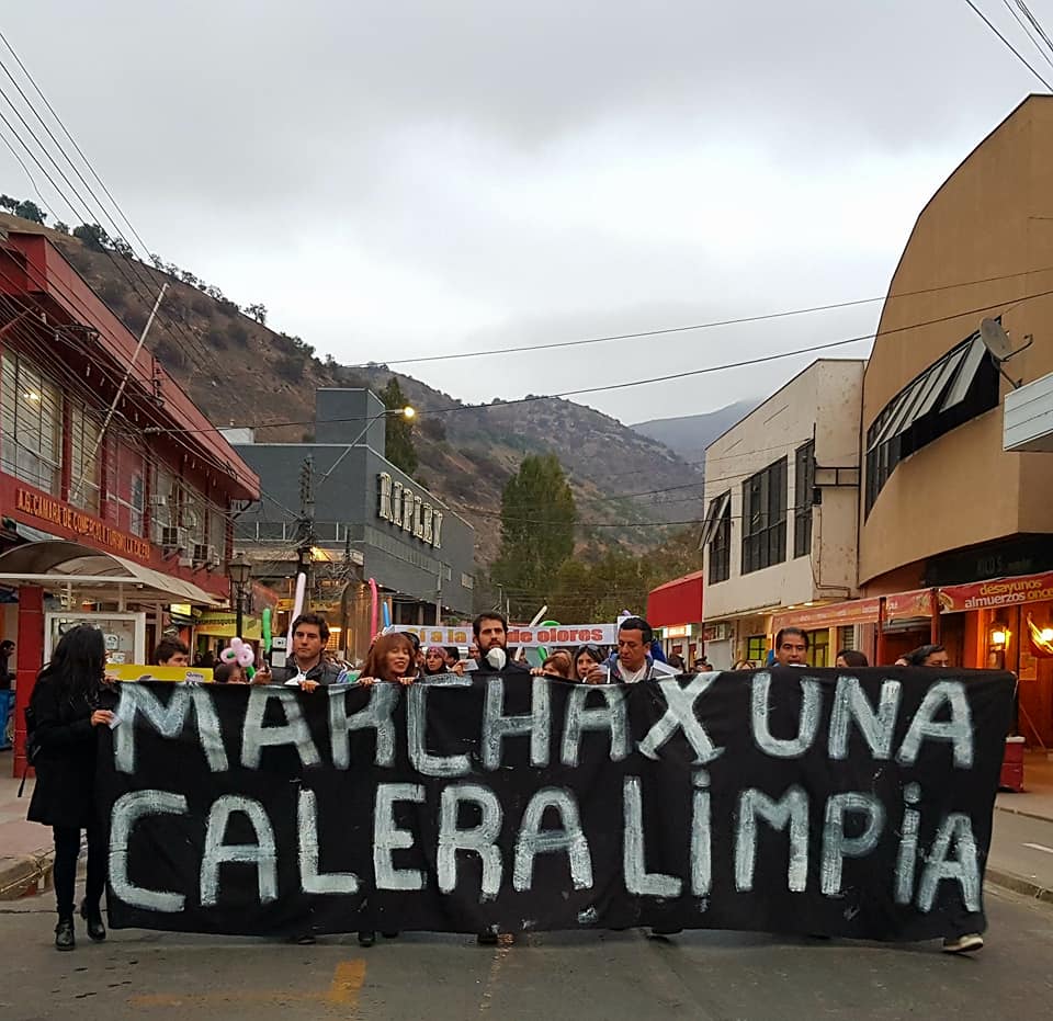 Mal olor en La Calera: Vecinos indignados protestan en las calles y se inicia sumario contra empresa contaminante