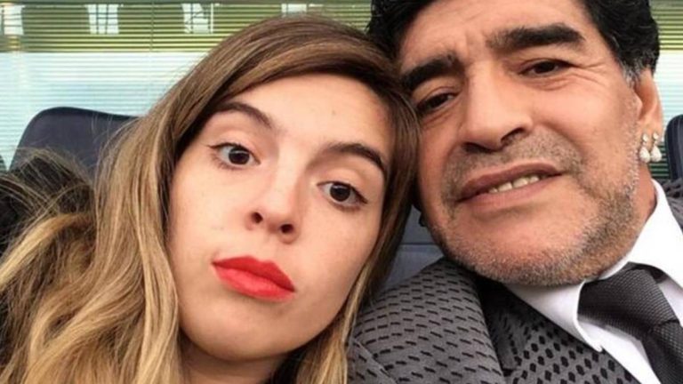 ¿Mal padre? Maradona no asistirá al casamiento de su hija por esta razón