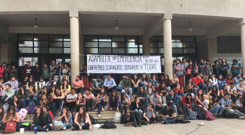 Estudiantes de Derecho de la U. de Chile exigen «mejoras» en el protocolo de acoso sexual vigente