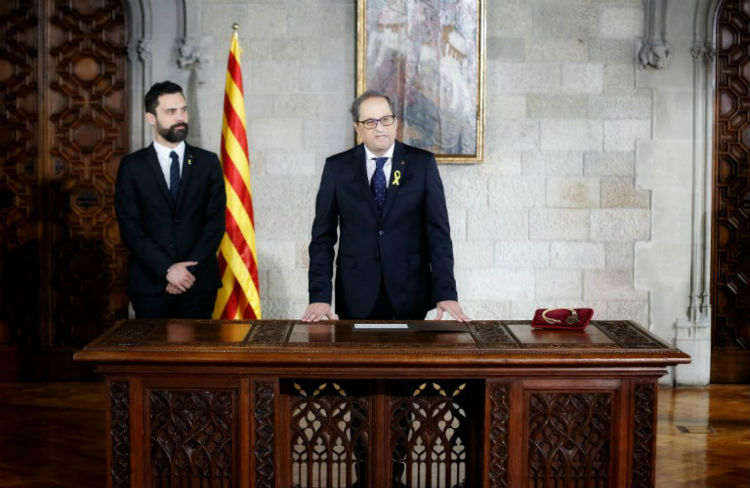 Quim Torra tomó posesión como presidente de Cataluña con la misma fórmula que Puigdemont