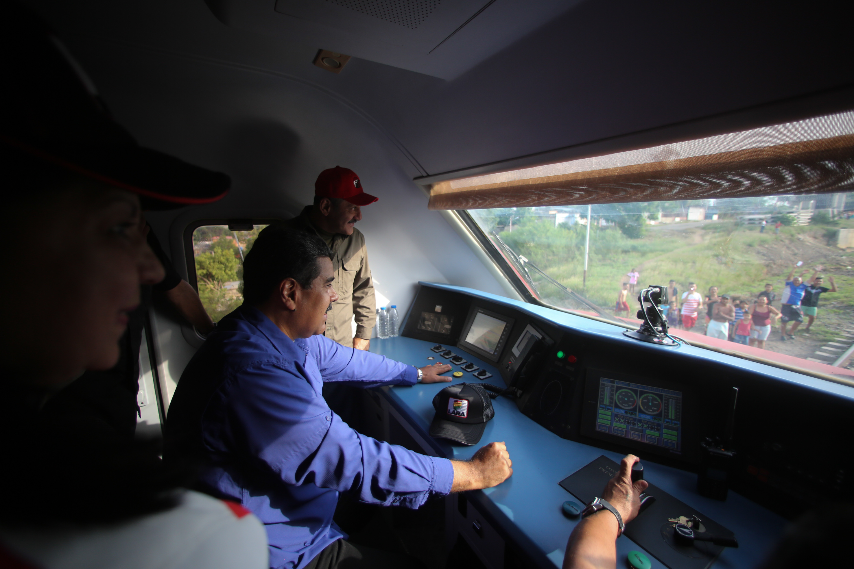 Presidente Maduro inauguró tramo de ferrocarril en Lara
