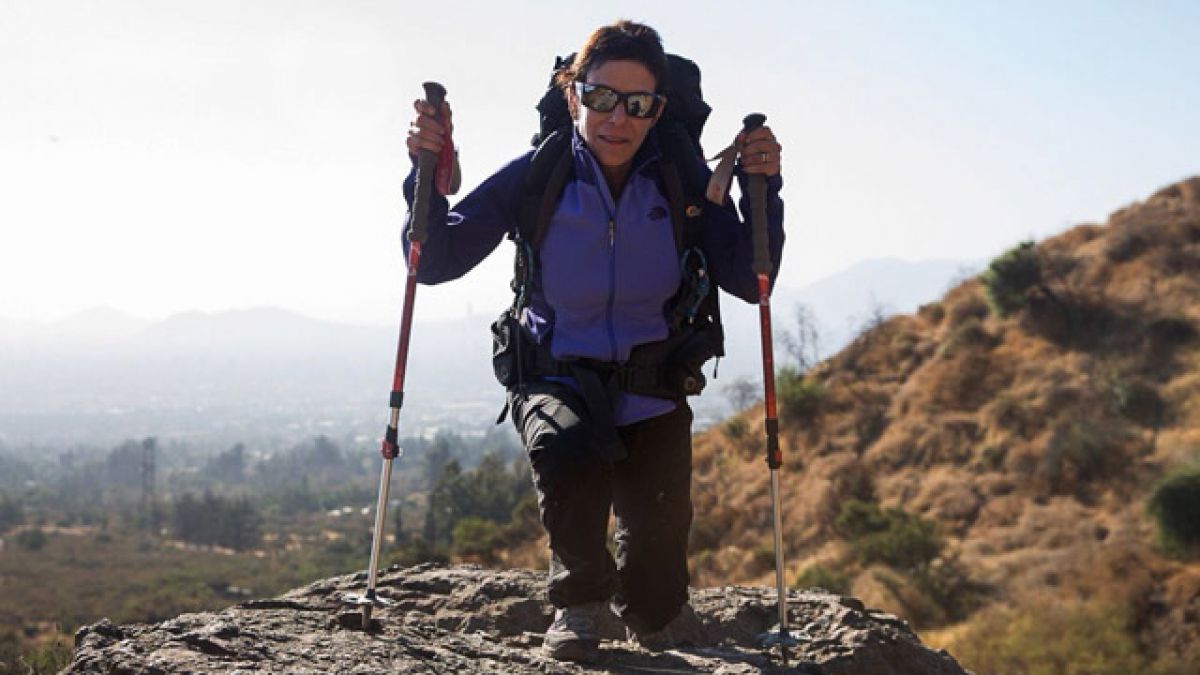 Chilena que superó cáncer de mamas cumplió su sueño y alcanza la meta del Everest