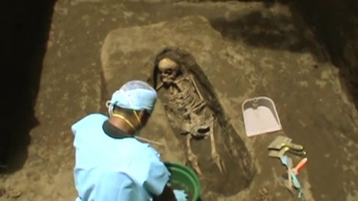 Descubren cementerio clandestino de maras en un taller mecánico de la capital salvadoreña