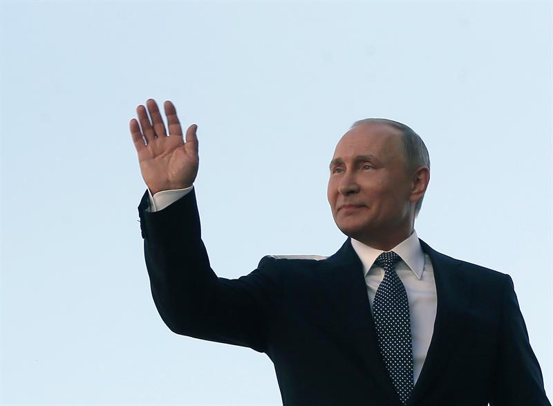 Putin propone mantener a Dmitri Medvédev como primer ministro