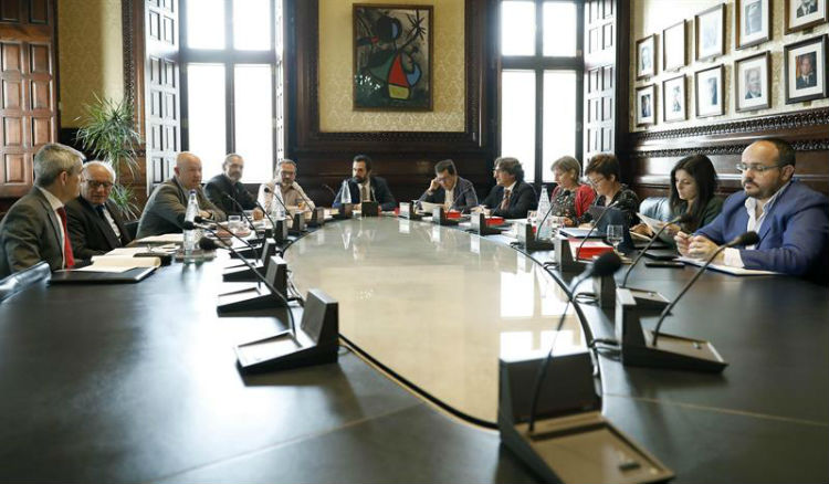 El presidente catalán declara el fin de la legislatura y anuncia elecciones