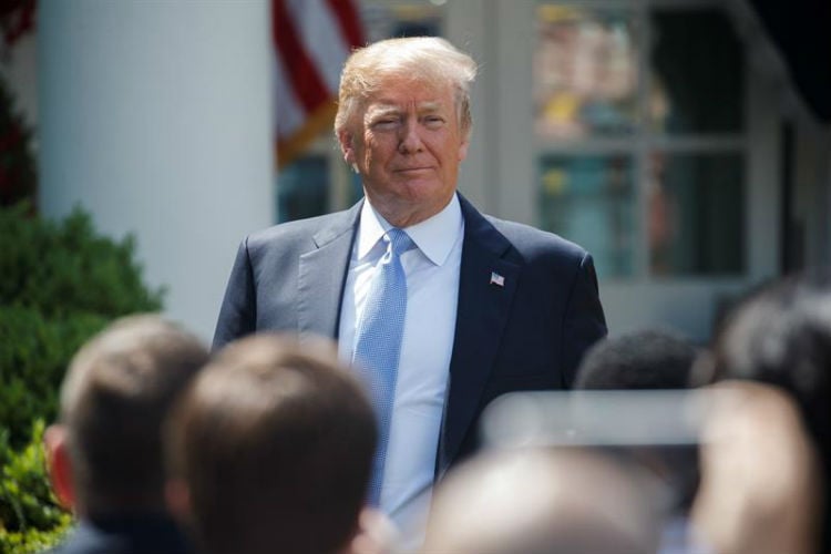 Donald Trump decidirá este martes sobre pacto nuclear con Irán