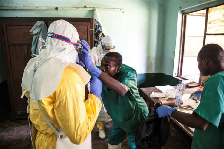 Ascienden a 25 personas fallecidas tras brote de ébola en el Congo