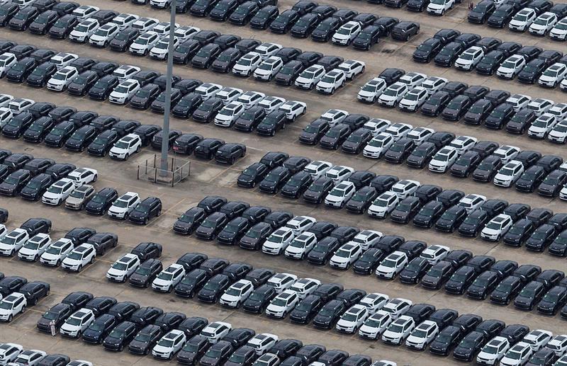 Fabricantes de carros bajan los precios tras recorte arancelario en China