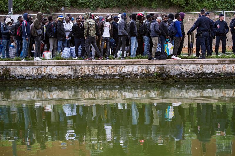 Evacuado el campamento de inmigrantes más grande de París