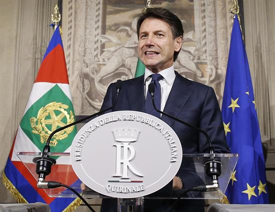 Italia: Cottarelli renuncia, Conte resucita y le tocará formar gobierno