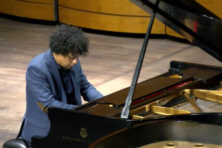 EE.UU. se deslumbra con pianistas cubanos