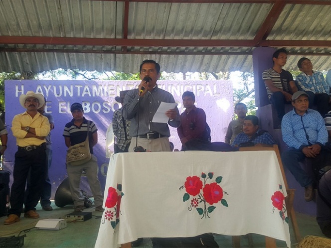 Indígenas de Chiapas mantine secuestrado a funcionario por incumplimiento de gestión