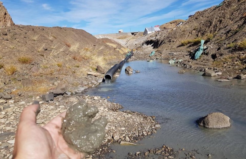 Denuncian nueva contaminación del río Maule en faena de central Los Cóndores
