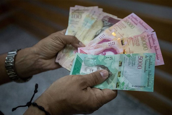 Ministro del Trabajo de Venezuela reitera que aumento salarial no produce inflación