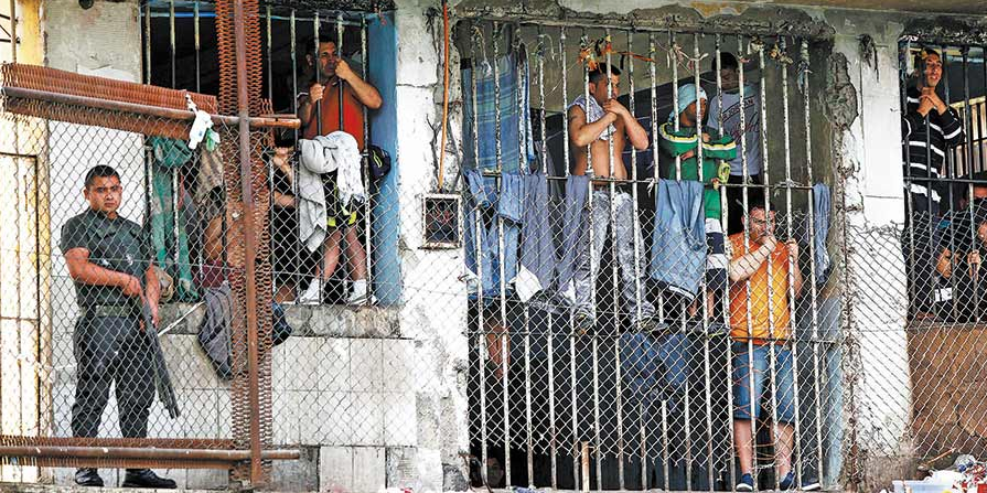 Penales sin agua las 24 horas, con población hacinada y maltratada: la realidad de las cárceles en Chile