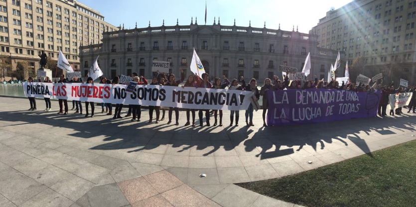 Coordinadora de mujeres feministas entrega pliego de demandas a Piñera