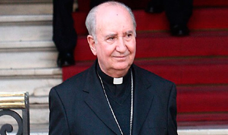 Cardenal Errázuriz anuncia que no viajará a reunirse con el Papa