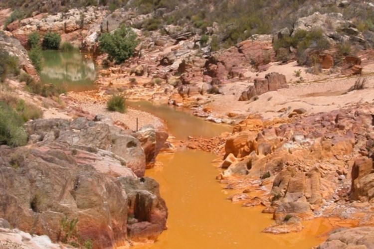 Contaminación minera genera migración de campesinos de Bolivia