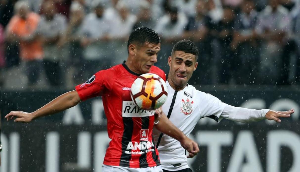 Deportivo Lara quiere bajar de la cima al Corinthians de Brasil