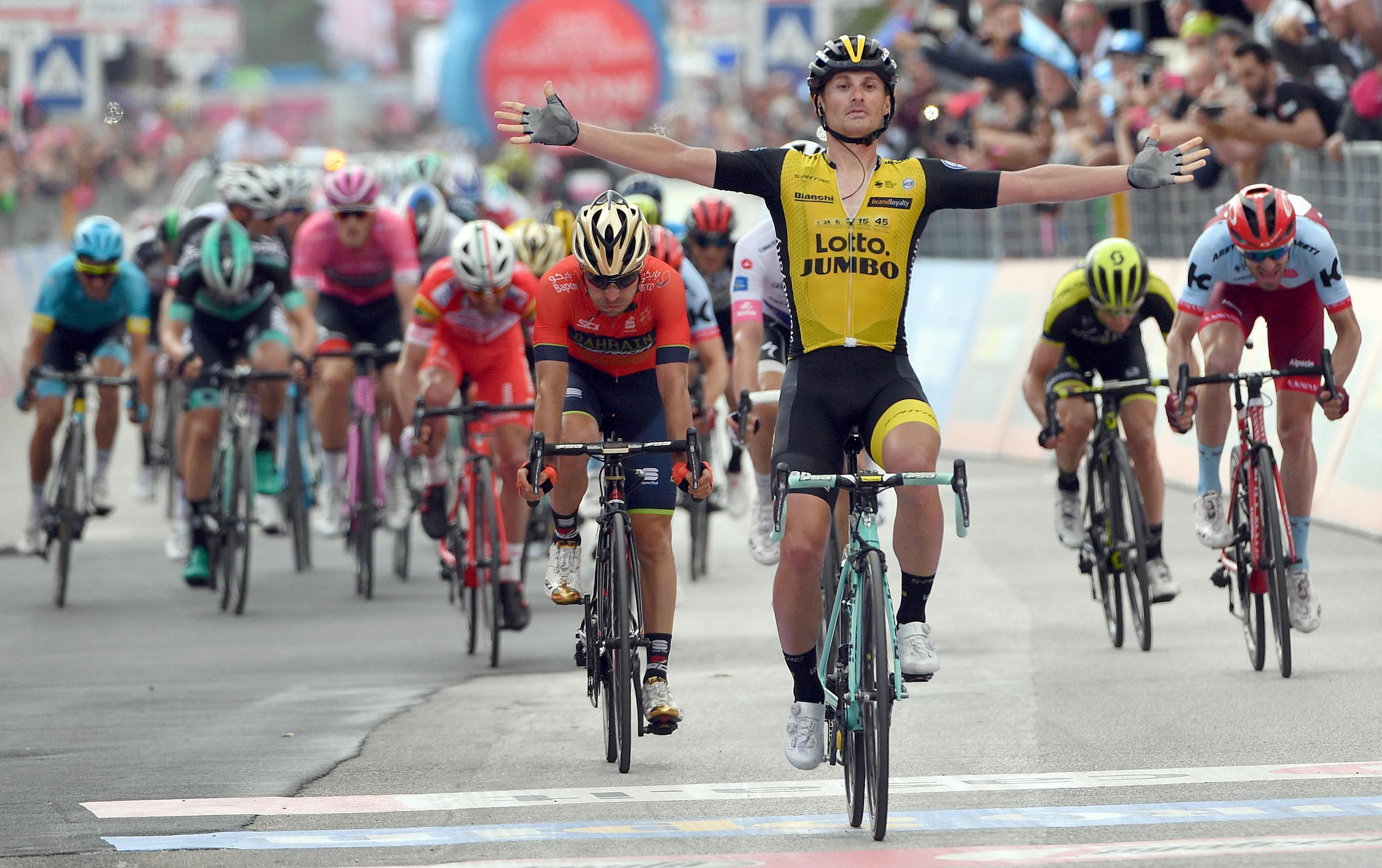 Enrico Battaglin volvió a triunfar en el Giro de Italia y Dennis sigue líder