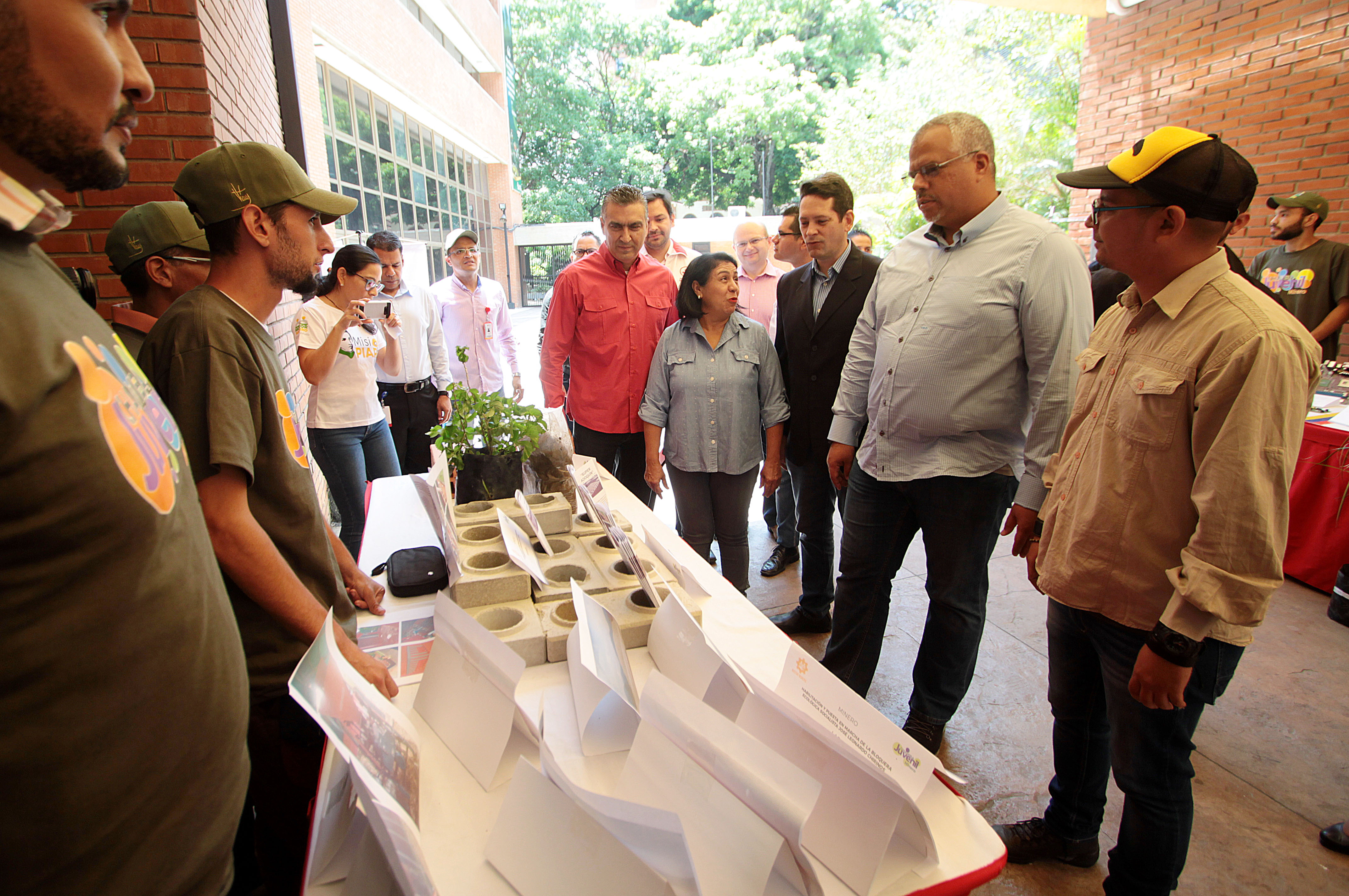 Gobierno Bolivariano financia a jóvenes emprendedores dedicados a la minería