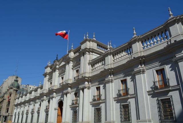 Santiago: Entregan las primeras 956 firmas de apoyo para que La Moneda sea declarada Sitio de Memoria