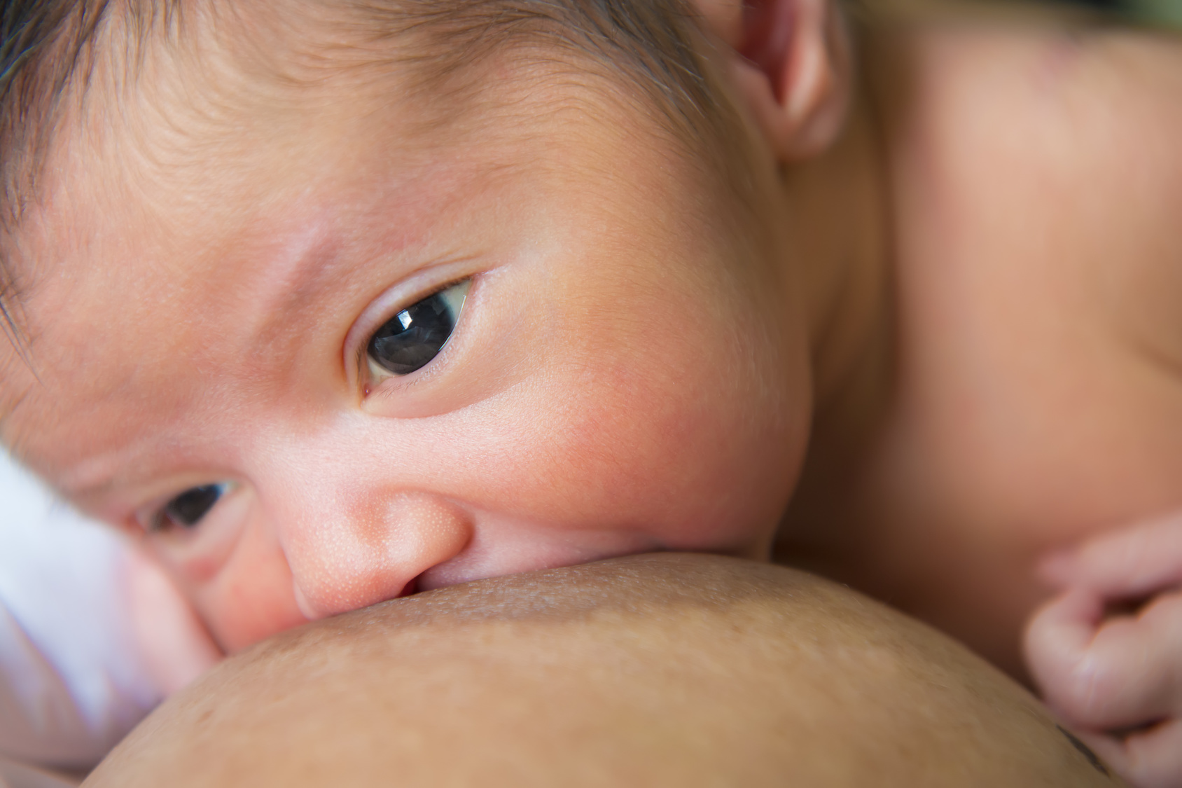 Gobierno venezolano aprueba bono de la lactancia materna