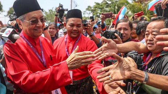 Oposición gana mayoría en elección en Malasia