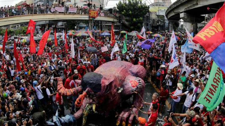 Filipinos protestan en el Día del Trabajador