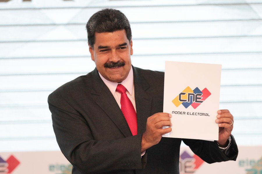 Nicolás Maduro durante su juramentación: «Hagan lo que hagan nuestro camino será la Constitución, la paz, el diálogo»