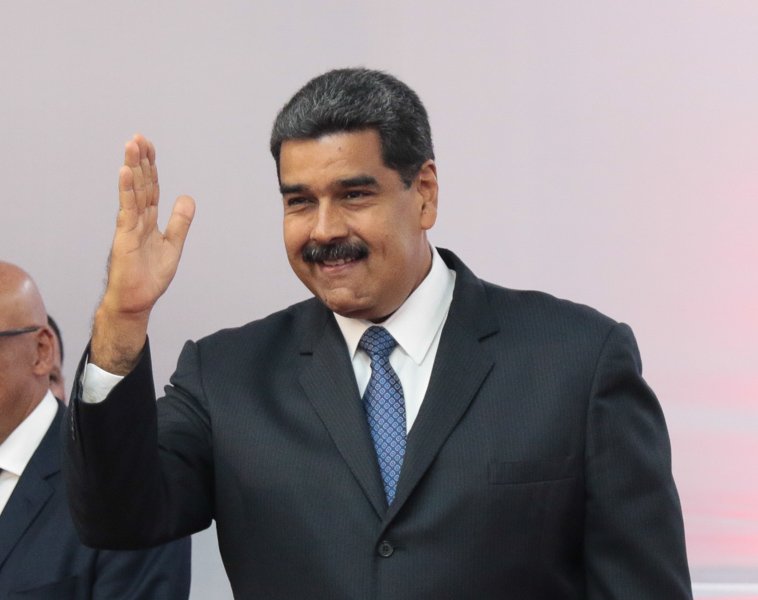 Maduro firma propuesta para ampliar las garantías electorales