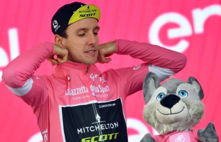 Simon Yates defendió con garra la condición de líder del Giro