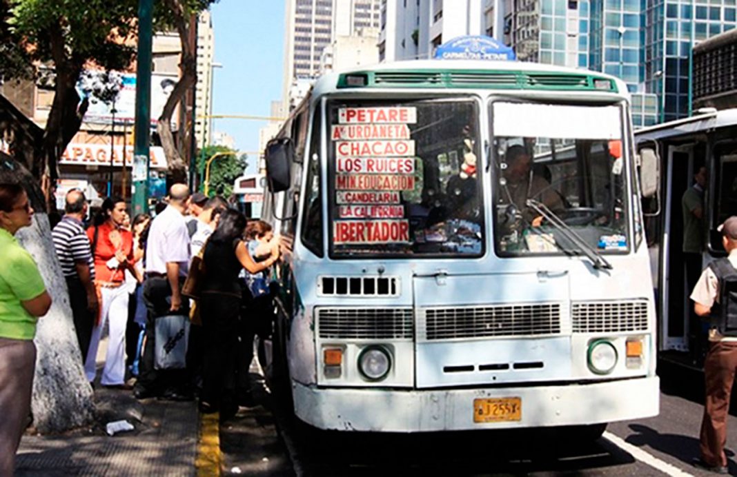 Alcaldía de Caracas transferirá las competencias de los transportistas a los consejos comunales