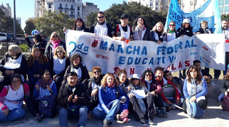 Argentina: Masiva marcha de docentes  toma Buenos Aires