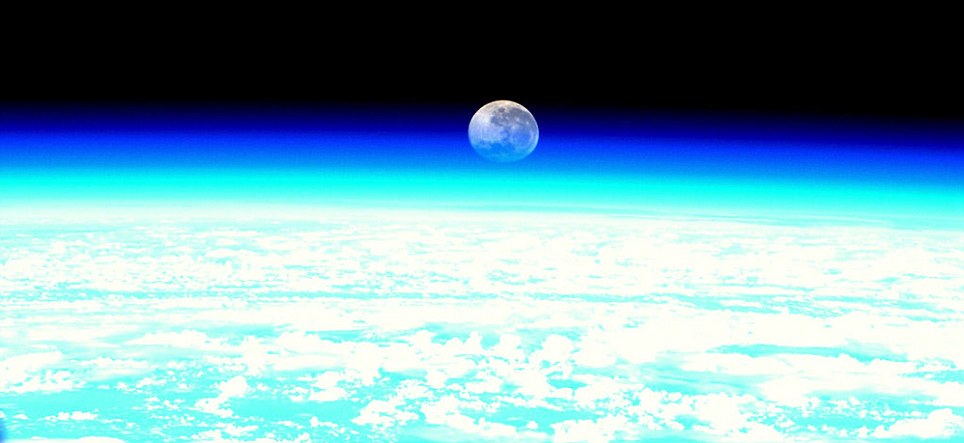 Cosmonauta ruso comparte inéditas imágenes de ‘puesta lunar’ y maravilla a las redes (Video)