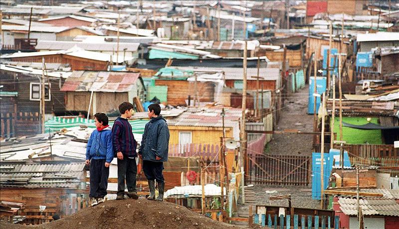 Desde 2001 creció un 48% el número de campamentos en Chile