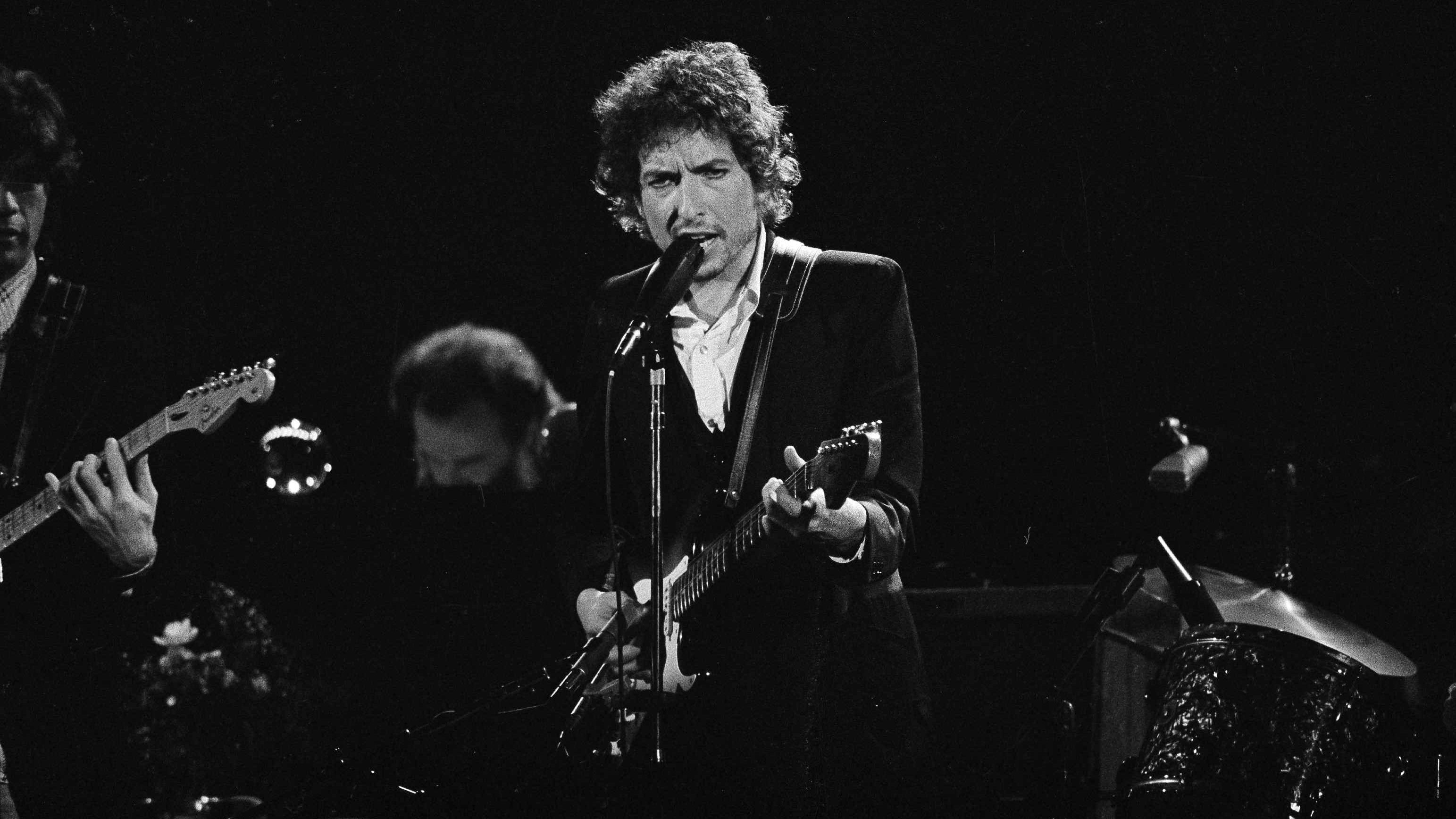 Bob Dylan cumple 77 con el lauro más importante de las letras del mundo