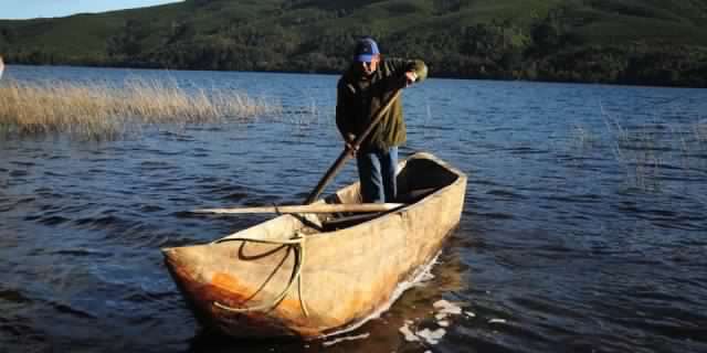 Comunidades kawésqar celebran congelamiento de concesiones de industria salmonera en la Patagonia