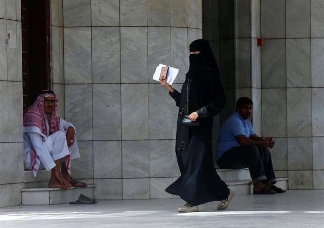 Arabia Saudí libera a cuatro activistas que luchan por derechos de mujer