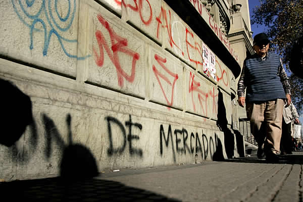 Gobierno de Piñera se lanza contra los «grafiteros» y las «casas okupas»