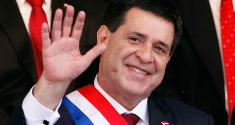 Horacio Cartes renuncia como presidente de Paraguay