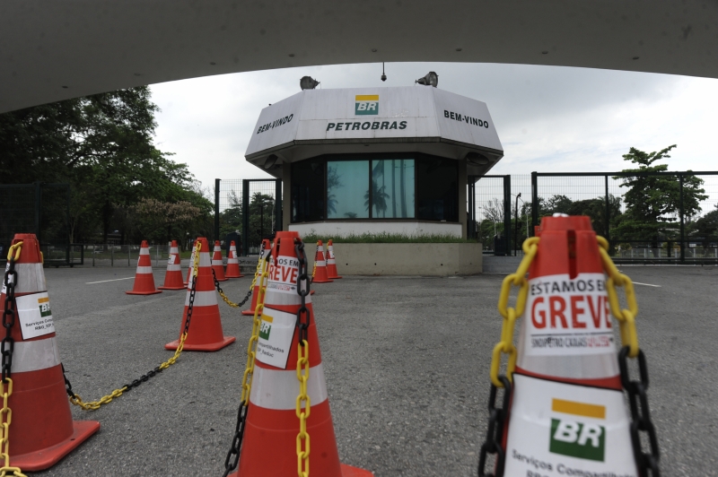 Sindicatos de petroleros de Brasil anuncian huelga de tres días