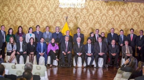Presidente de Ecuador retoca el gabinete ministerial
