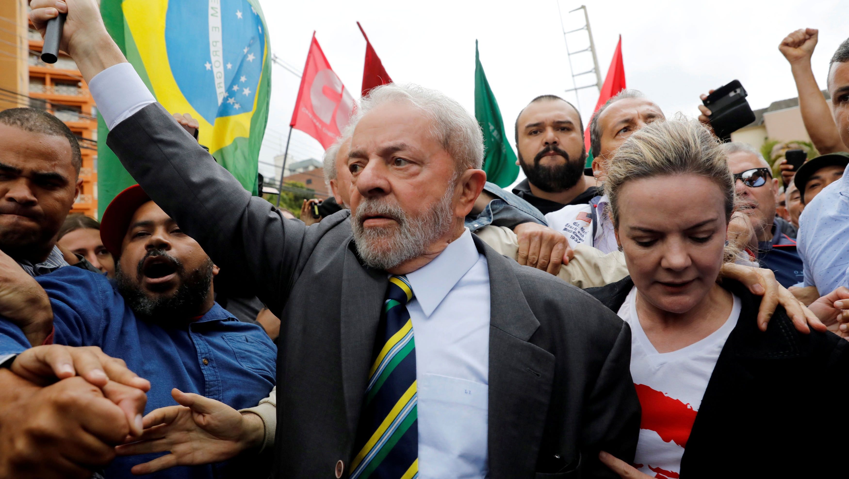 Juez brasileño suspende derechos de Lula como expresidente