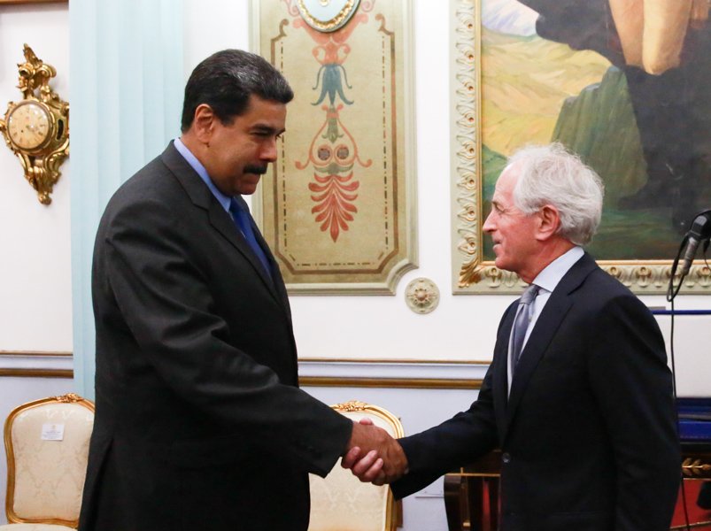 Nicolás Maduro se reúne con senador estadounidense Bob Corker