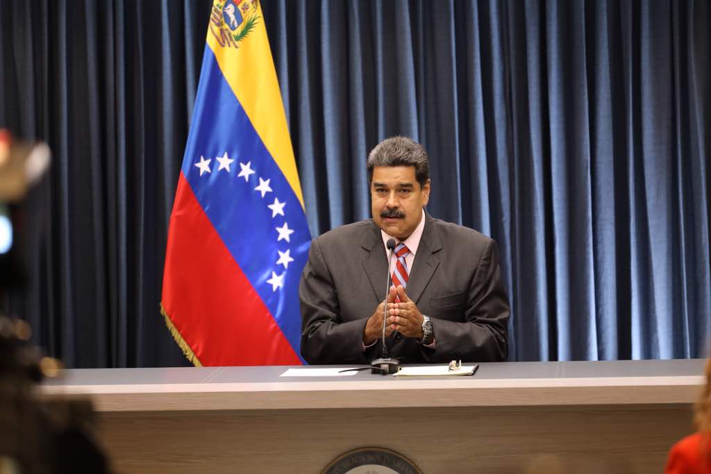Maduro llama a directivos de medios de comunicación a sumar acciones para consolidar la paz