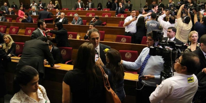 El parlamento paraguayo le hizo el vacío a la renuncia de Cartes